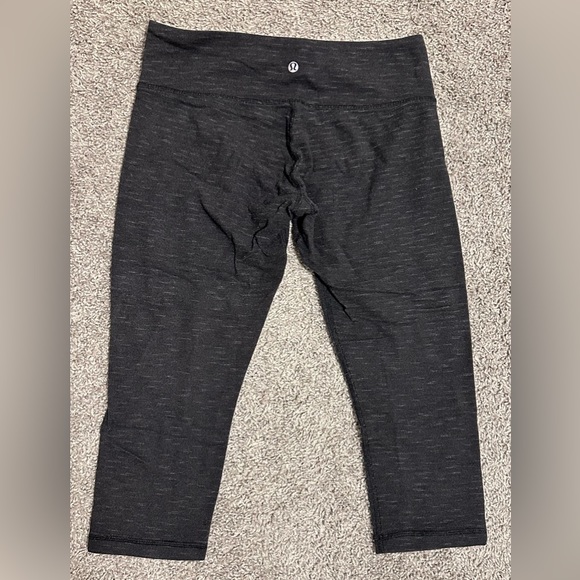 Lululemon Black Pique Wunder Under crops Sz 10 - Picture 2 of 3